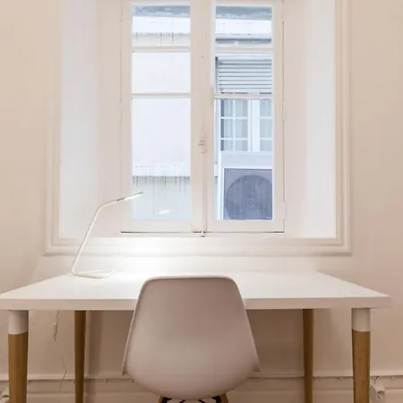 Spacious Single In Central Porto By Guestready