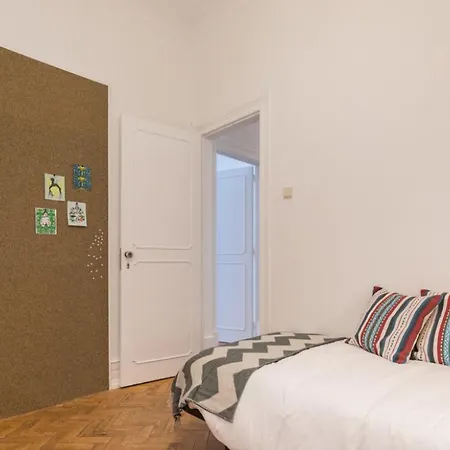 Spacious Single In Central Porto By Guestready