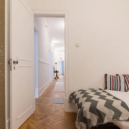 Spacious Single In Central Porto By Guestready * Lisbon
