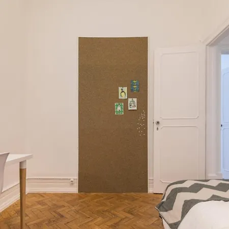 Spacious Single In Central Porto By Guestready *